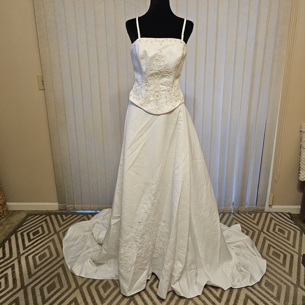 Vintage‎ St. Mary's Chic Strapless White Gown 10